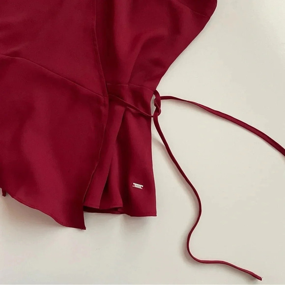 Tommy Hilfiger Red Maroon Burgundy Size S Peplum Wrap Flowy Blouse Top Christmas - Picture 6 of 16